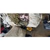 Image 1 : CAMO BLIND MATERIAL AND CANVAS BAG