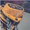 Image 2 : CHAIN HOIST AND CHAINS