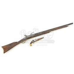 Lot #525 - PIRATES OF THE CARIBBEAN: AT WORLD'S END (2007) - Endeavour Miniature Rifle and Pistol Se