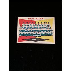1960 Topps New York Yankees Team Card No Creases