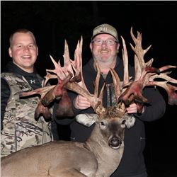 BIG WHITETAIL BUCK HUNT at the famous Two Hats Ranch