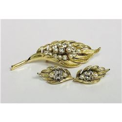 Elegant Gold Toned Semi-Precious Feather Pendant With Matching EarringsÂ