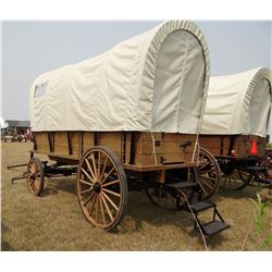 Covered Wagon, 5th wheel gear with 4-wheel hydraulic brakes ans leaf springs, cushions on all benche