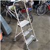 Image 1 : 3 STEP SAFETY FIRST PAITNERS LADDER AND BATH TUB ASSIST BAR