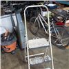 Image 2 : 3 STEP SAFETY FIRST PAITNERS LADDER AND BATH TUB ASSIST BAR