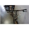 Image 2 : CHAMPAGNE SUPER CYCLE BIKE