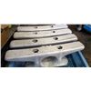 Image 2 : TRAY OF LARGE DOCK/NAUTICAL CLEATS