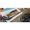 Image 1 : 5 BASEBALL BATS ABD 2 HOCKEY STICKS