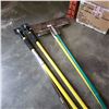 Image 2 : LOT OF LOAD BARS, SCRAPERS AND METAL BAR