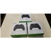 Image 1 : 3 XBOX ONE WIRELESS CONTROLLERS