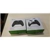 Image 1 : 2 XBOX ONE WIRELESS CONTROLLERS