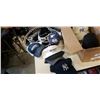 Image 2 : BOX OF HATS AND SOMBRERO