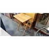 Image 2 : 4 MAPLE FOLDING TV TRAYS