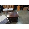Image 2 : MODERN AND WHITE END TABLES