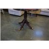 Image 2 : FLEETWOOD FURNITURE GLASSTOP PARLOUR TABLE