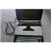 Image 2 : VINTAGE SMITH CORONA SEVENTY DELUXE TYPEWRITER IN CASE
