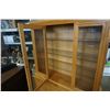 Image 2 : 2 PIECE OAK CHINA CABINET