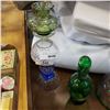 Image 2 : ART GLASS DECOR AND GREEN GLASS DECANTER