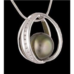 14KW Gold Tahitian Pearl / Diamond Pendant