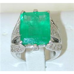 2997 Platinum Emerald Ring w/Diamond