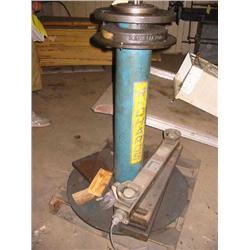 Manual tubing bender