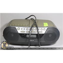 VINTAGE CD GHETTO BLASTER