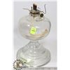Image 1 : ANTIQUE GLASS OIL LAMP