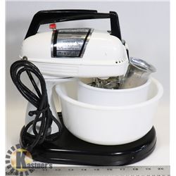 DORMEYER MIX MASTER. 2 BOWLS, MEAT GRINDER, JUICER