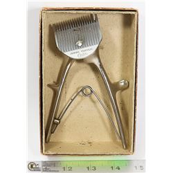 VINTAGE OSTER ANIMAL CLIPPER IN BOX