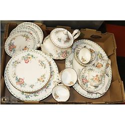 ROYAL ALBERT CHINA 'CONSTANCE SET