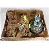 Image 1 : BOX OF ORNAMENTAL VILLAGE BUILDING ORNAMENTS