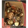 Image 1 : LARGE BOX OF ASSORTED BRASS ITEMS