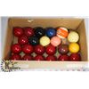 Image 1 : 22 VINTAGE BILLIARD BALLS