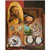 Image 1 : BOX W/SOME VINTAGE ITEMS & ART & DECOR