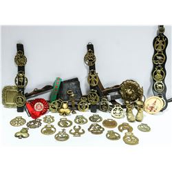BOX OF ASSORTED COLLECTIBLE BRASS ITEMS.