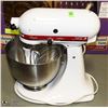Image 1 : WHITE KITCHENAID CLASSIC MIXER WITH ATTACHMENTS