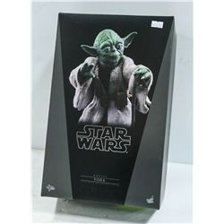 HOT TOYS 1:6 SCALE YODA HIGH DETAIL ACTION FIGURE