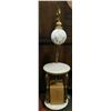 Image 2 : VINTAGE HOLLYWOOD REGENCY SIDE TABLE/LAMP WITH 24K
