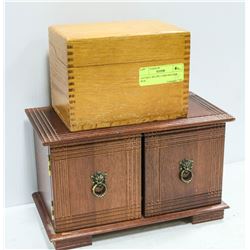 ANTIQUE RECIPE CARD HOLDER BOX PLUS ANTIQUE WOODEN