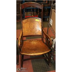 ROCKING CHAIR