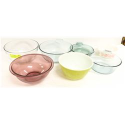 7 VINTAGE PYREX BOWLS AND CASSEROLE DISHES