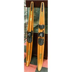 SET OF VINTAGE THE WINNER WESTERN WATER SKIS