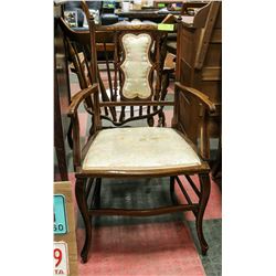 MARQUETRY MAHOGANY ARM CHAIR WITH SUN SHELL DESIGN