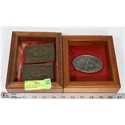 LOT OF 3 VINTAGE BELT BUCKLES IN WOOD FRAMES.