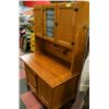 Image 2 : ANTIQUE HOOSIER CABINET