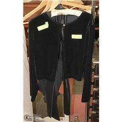 BLACK LADIES EVENING GOWN.