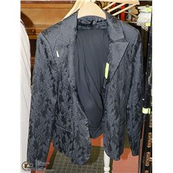 BLACK LADIES EVENING GOWN.