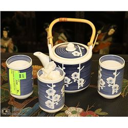JAPANESE TEA POT WITH 3 TEA CUPS.