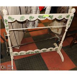 VINTAGE - FOOT OF BED - BLANKET STAND