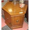 Image 1 : 1960'S OCTAGON END TABLE. 22" HIGH.
